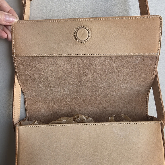 Nisolo Natural Tan Leather Crossbody - Picture 9 of 17